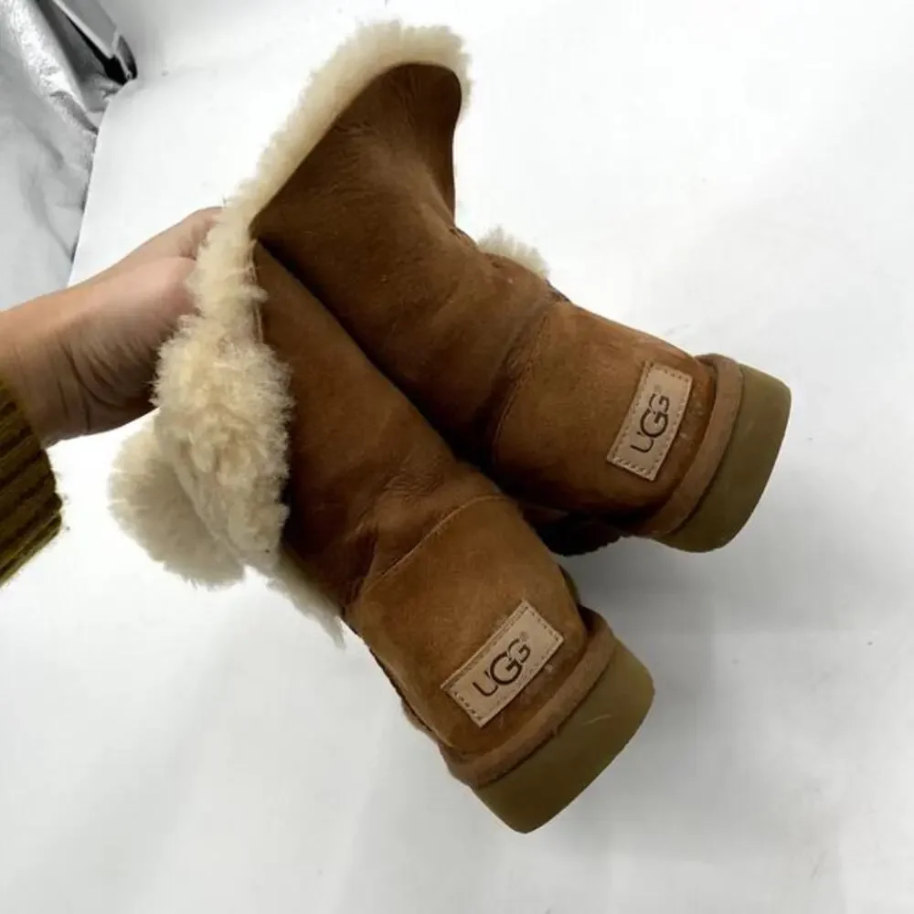 UGG side Button Shearling Boots‎